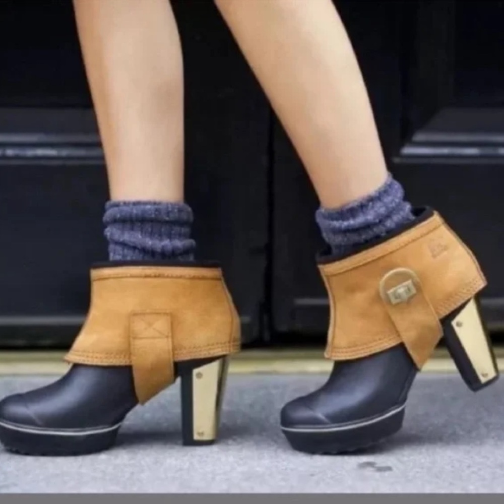 Sorel Platform Rain Booties Medina II High-Heel size 8 Leather and Rubber